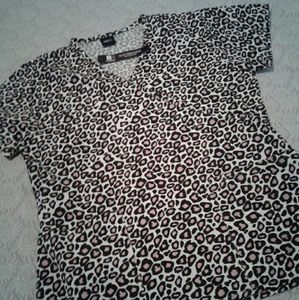 🌺 NWT Medgear Leopard Print Scrub Top